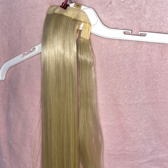 24” Blonde Ponytail Extension - Picture 3 of 3